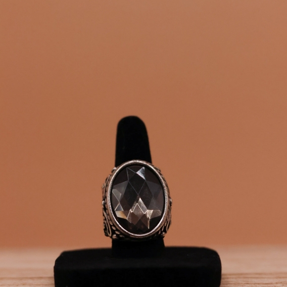 Silver-tone Ring with Faceted Smokey Gray Acrylic Stone Size 5.5 - Picture 7 of 15